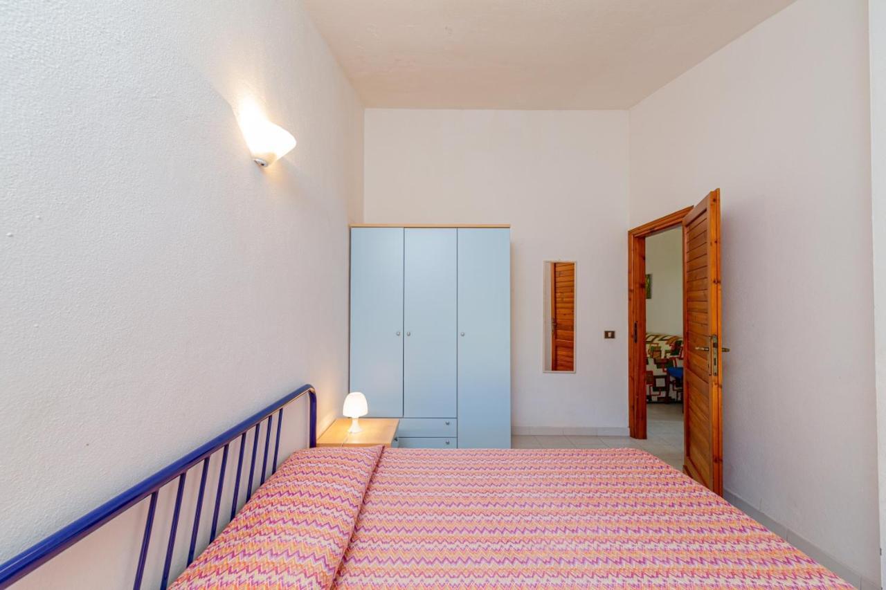 Appartamento Trilocale Le Canne 6 Posti Letto Con Giardino سان تيودورو المظهر الخارجي الصورة